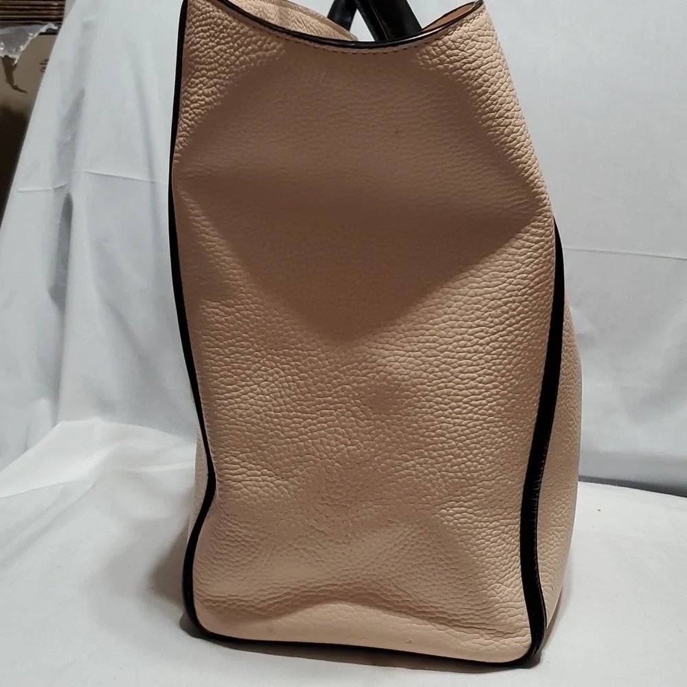 Kate spade large peachy pink and black pebbled leather tote bag